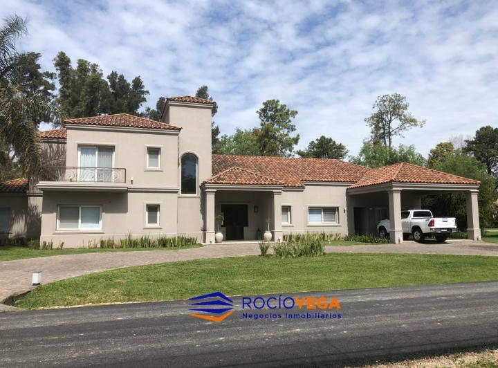 Casa · 400m² · 6 Ambientes · 2 Cocheras
