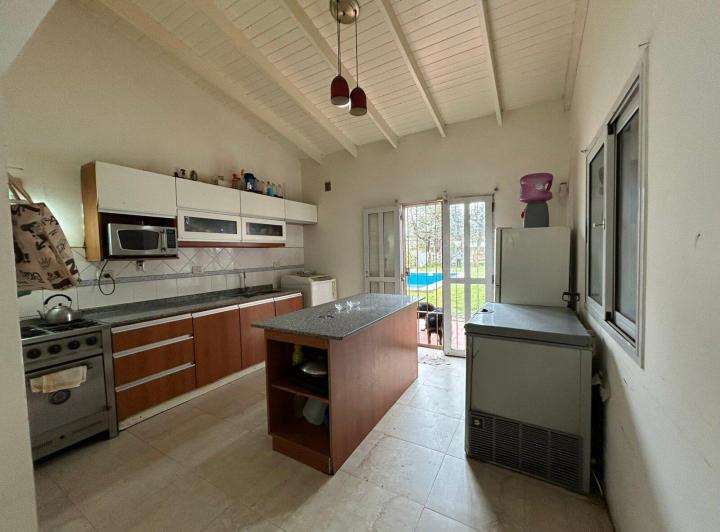 Casa · 255m² · 7 Ambientes · 3 Cocheras