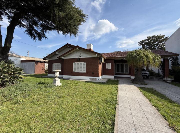 Casa · 182m² · 4 Ambientes · 1 Cochera