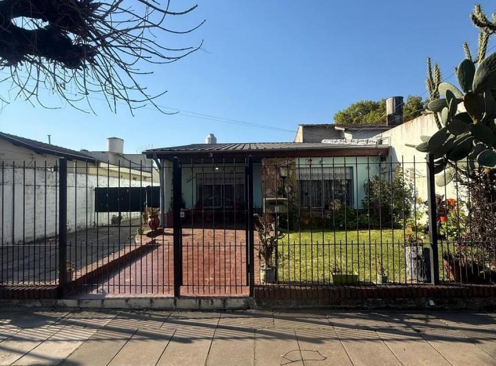 Casa · 120m² · 4 Ambientes · 2 Cocheras