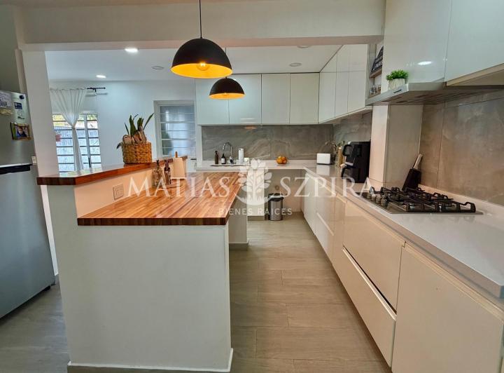 Casa · 165m² · 3 Ambientes · 2 Cocheras