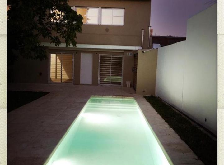 Casa · 80m² · 2 Ambientes · 1 Cochera