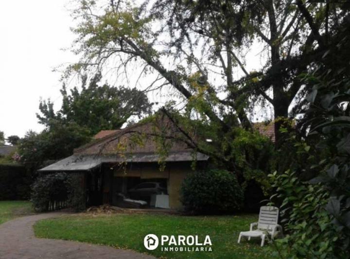 Casa · 450m² · 6 Ambientes · 2 Cocheras