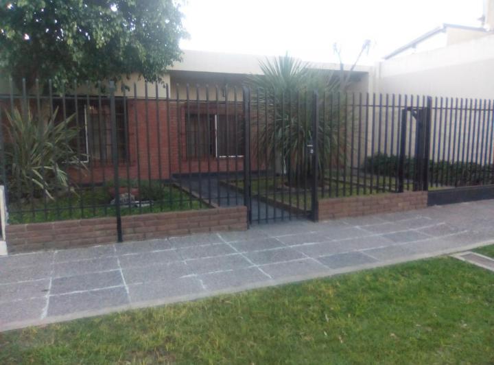 Casa · 350m² · 4 Ambientes · 3 Cocheras