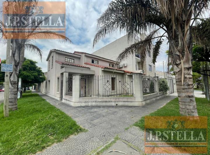 Casa · 192m² · 5 Ambientes · 1 Cochera
