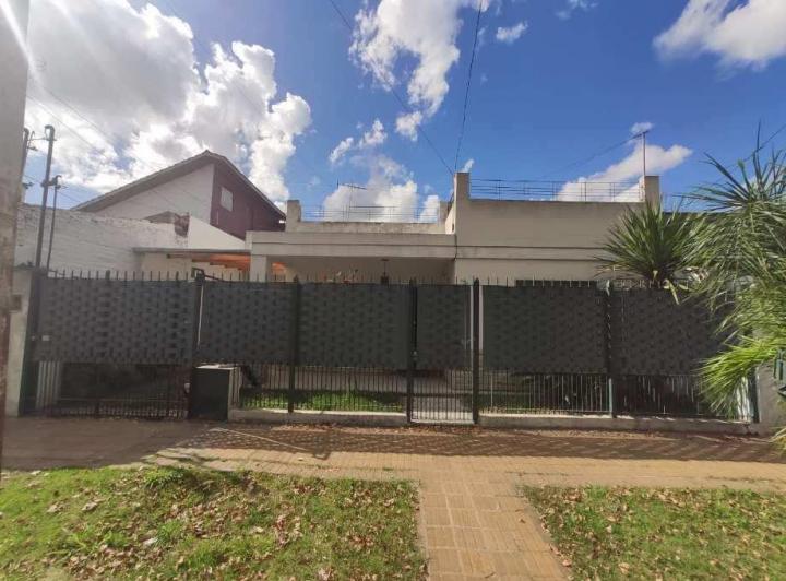 Casa · 75m² · 4 Ambientes · 1 Cochera