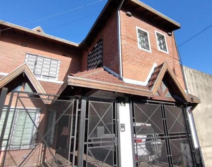 Casa · 140m² · 5 Ambientes · 1 Cochera