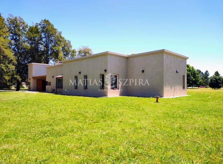Casa · 130m² · 4 Ambientes · 2 Cocheras