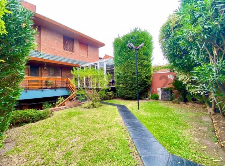 Casa · 398m² · 6 Ambientes · 3 Cocheras
