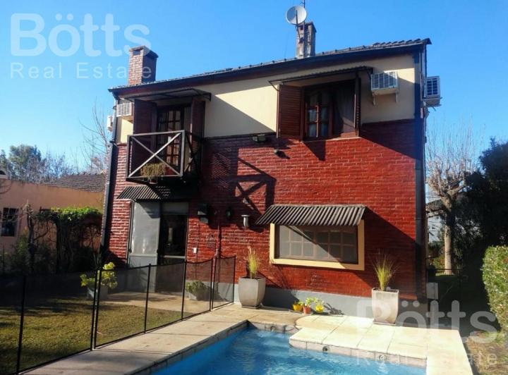Casa · 160m² · 5 Ambientes · 2 Cocheras