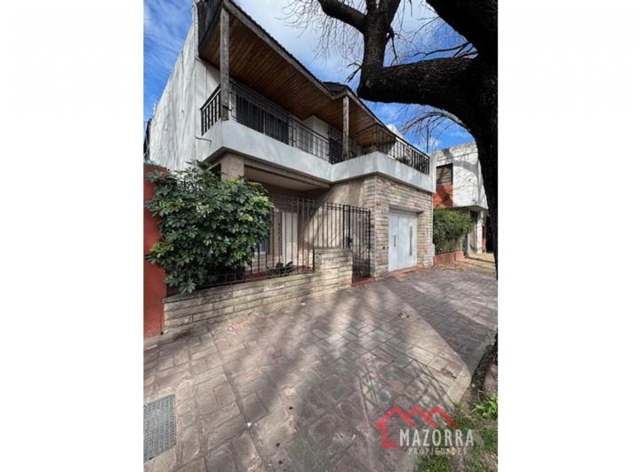 Casa · 163m² · 4 Ambientes · 1 Cochera
