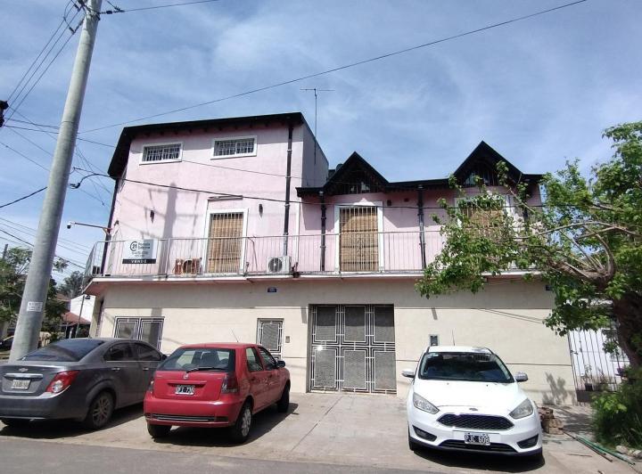 Casa · 326m² · 6 Ambientes · 1 Cochera