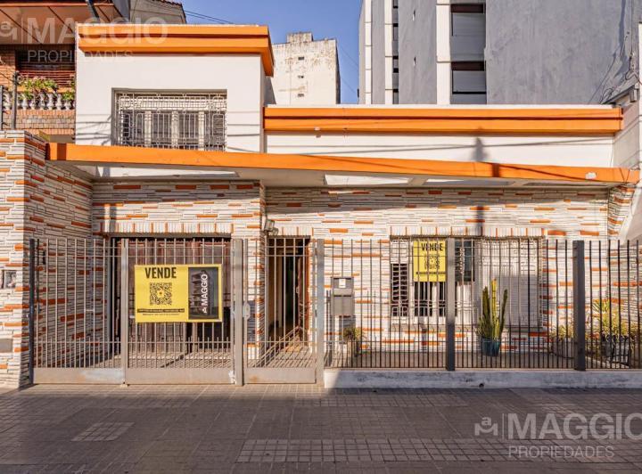 Casa · 233m² · 4 Ambientes · 1 Cochera