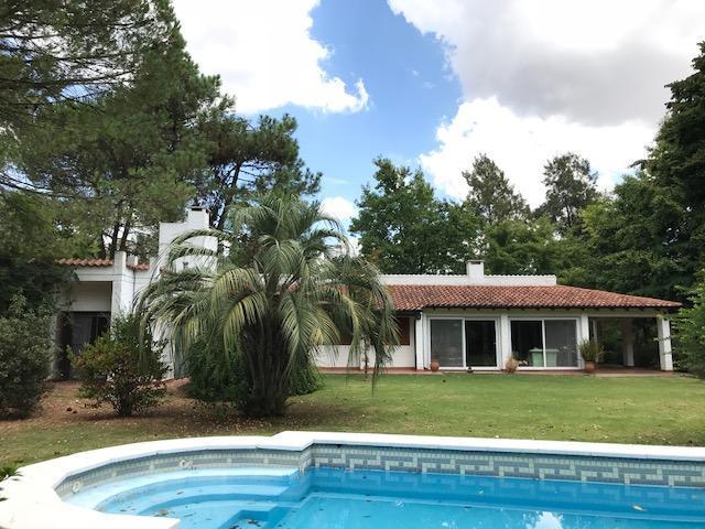 Casa · 173m² · 4 Ambientes · 2 Cocheras