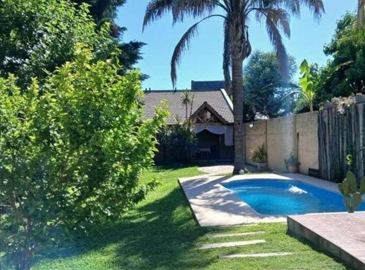 Casa · 240m² · 5 Ambientes · 3 Cocheras