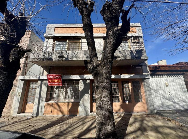 Casa · 180m² · 4 Ambientes · 1 Cochera
