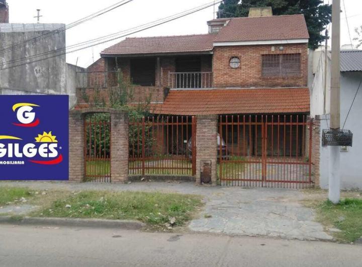 Casa · 240m² · 6 Ambientes · 1 Cochera