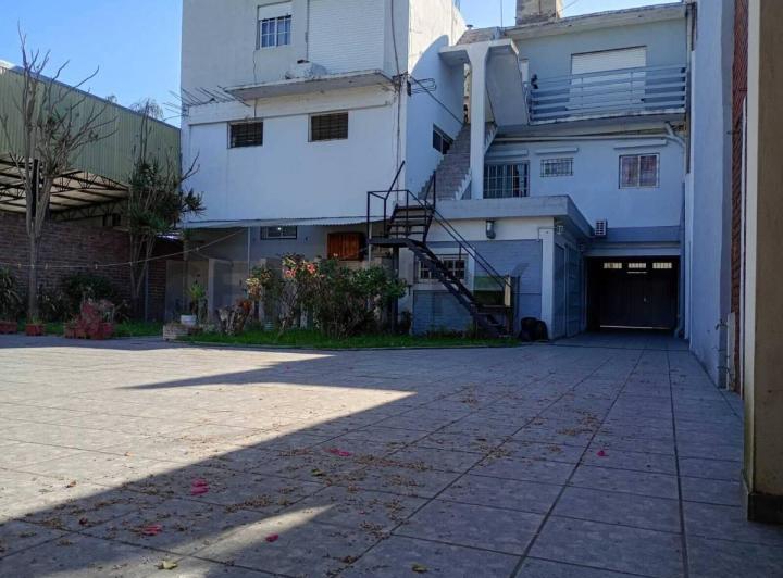 Casa · 150m² · 4 Ambientes · 4 Cocheras