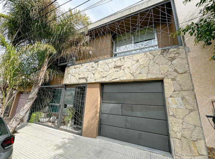 Casa · 181m² · 4 Ambientes · 1 Cochera