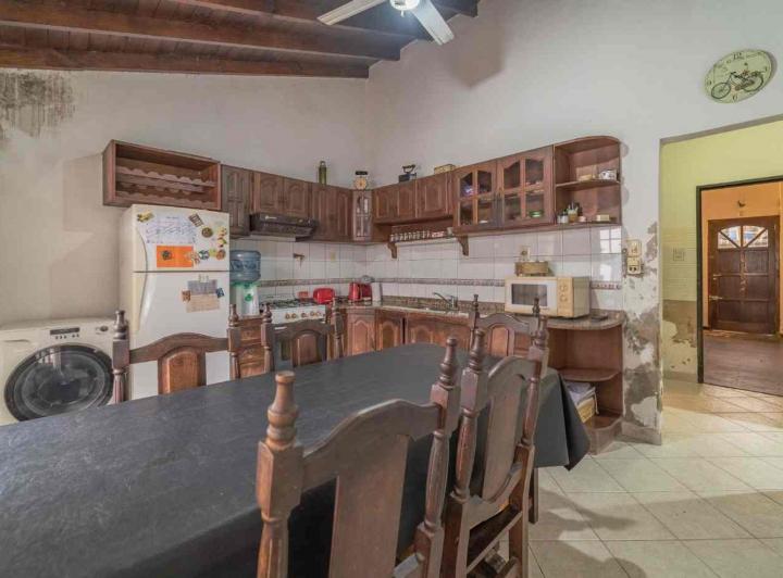 Casa · 198m² · 7 Ambientes · 1 Cochera