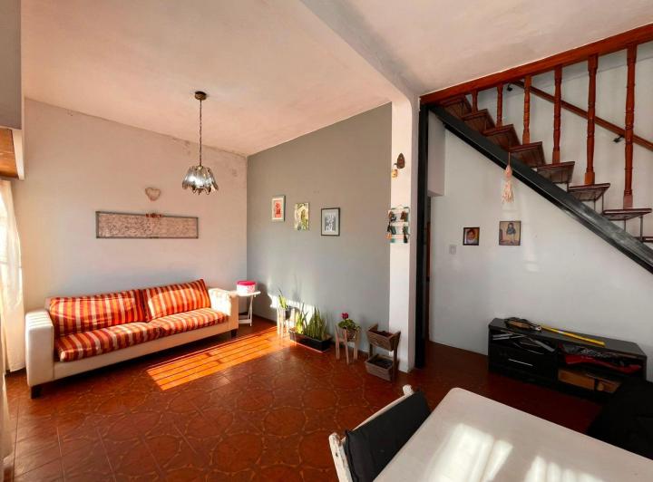 Casa · 200m² · 5 Ambientes · 1 Cochera