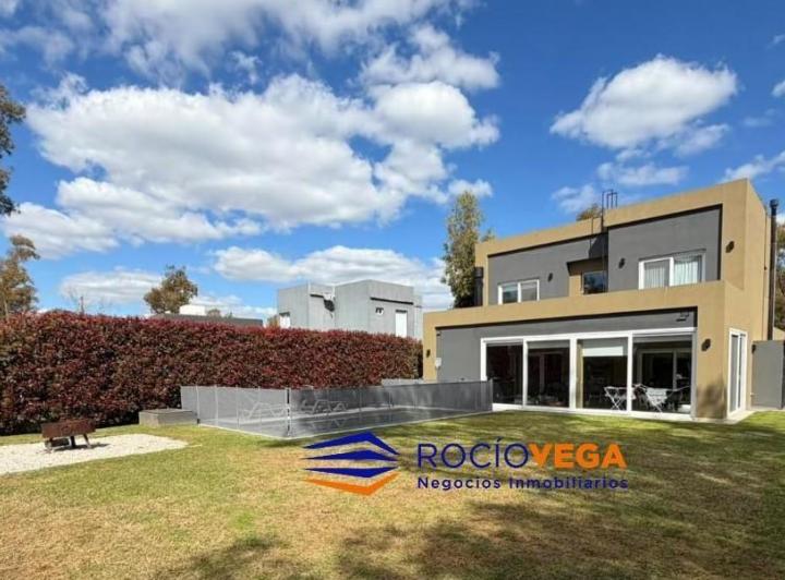 Casa · 184m² · 5 Ambientes · 2 Cocheras