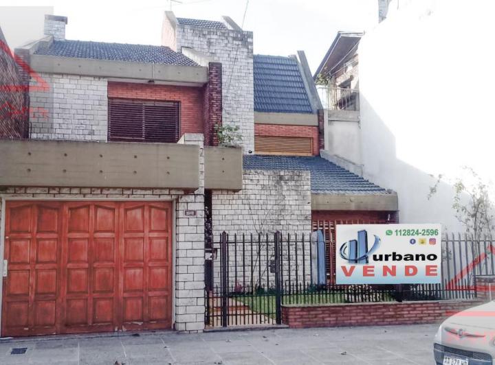 Casa · 220m² · 5 Ambientes · 2 Cocheras