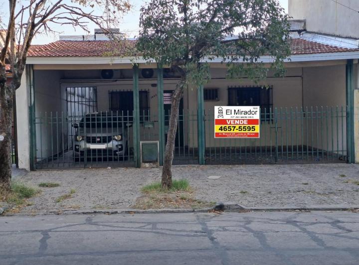 Casa · 228m² · 3 Ambientes · 2 Cocheras