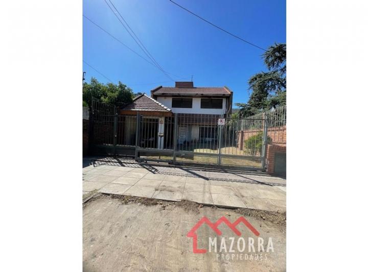 Casa · 178m² · 3 Ambientes · 3 Cocheras