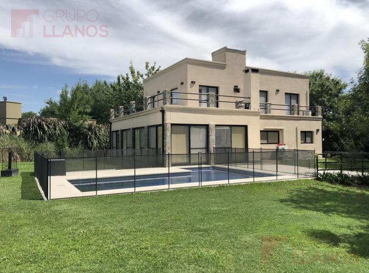 Casa · 236m² · 6 Ambientes · 2 Cocheras
