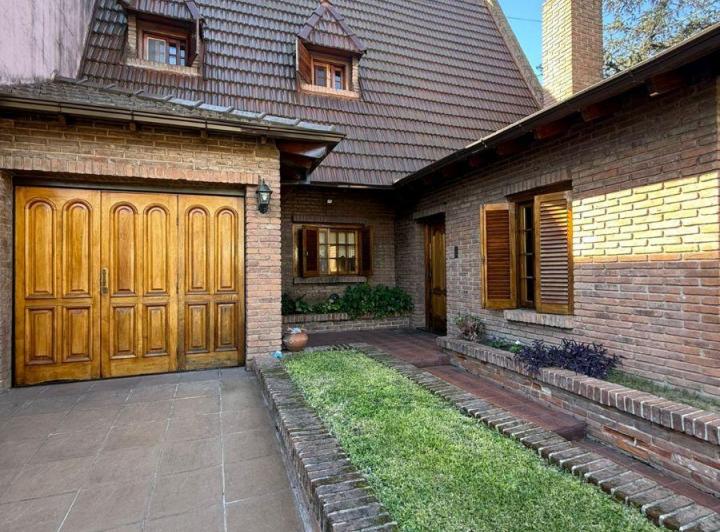 Casa · 190m² · 5 Ambientes · 1 Cochera