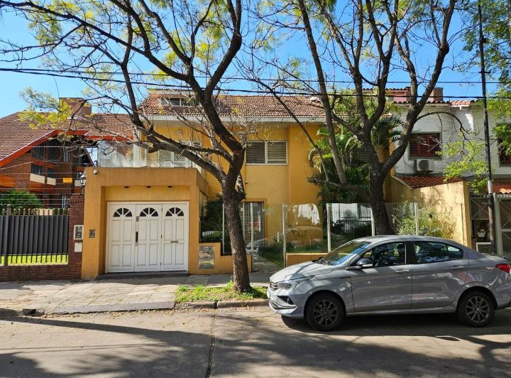 Casa · 300m² · 5 Ambientes · 2 Cocheras