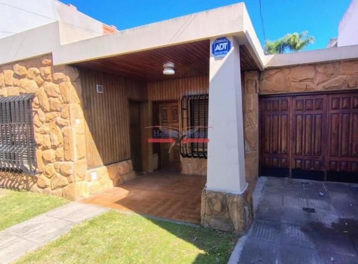 Casa · 80m² · 3 Ambientes · 2 Cocheras