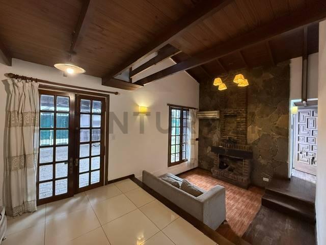 Casa · 85m² · 3 Ambientes · 2 Cocheras
