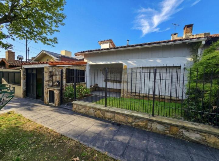 Casa · 102m² · 4 Ambientes · 1 Cochera