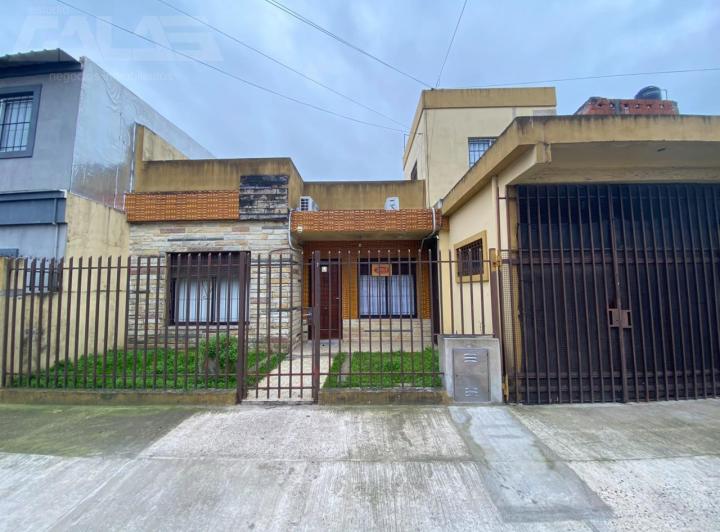 Casa · 160m² · 5 Ambientes · 2 Cocheras