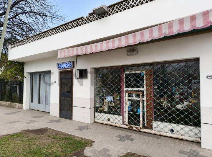 Casa · 300m² · 1 Dormitorio · 1 Cochera