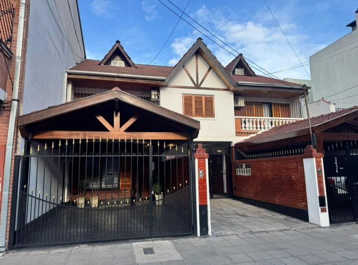 Casa · 108m² · 5 Ambientes · 1 Cochera