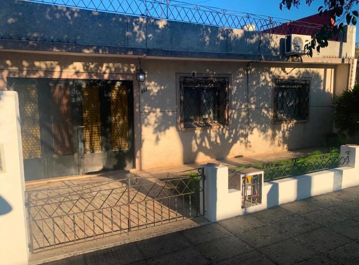 Casa · 80m² · 5 Ambientes · 1 Cochera