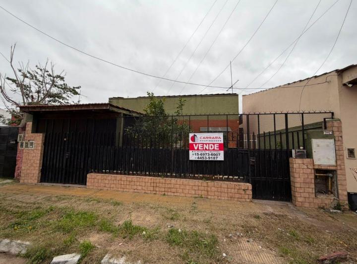 Casa · 180m² · 8 Ambientes · 1 Cochera