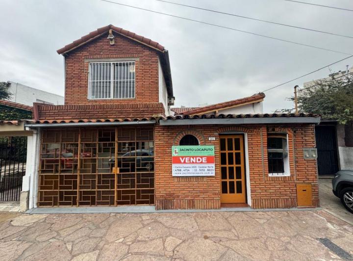 Casa · 270m² · 4 Ambientes · 1 Cochera