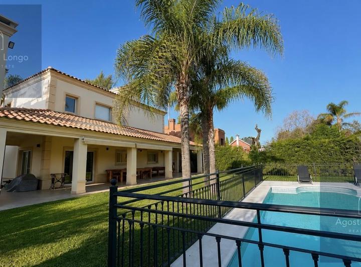 Casa · 360m² · 5 Ambientes · 4 Cocheras