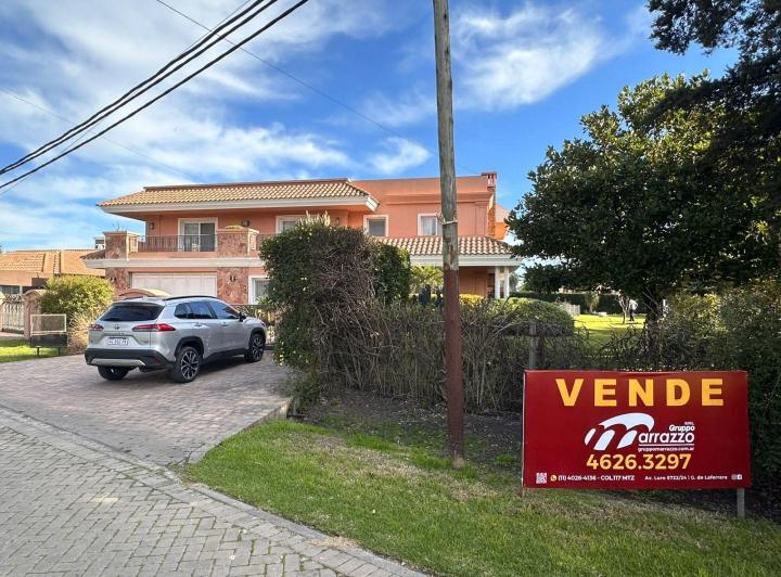 Casa · 637m² · 5 Ambientes · 2 Cocheras