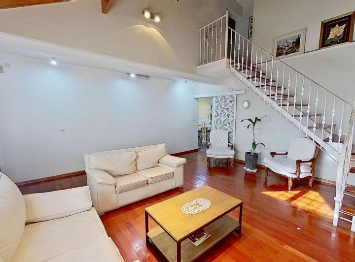 Casa · 319m² · 5 Ambientes · 2 Cocheras