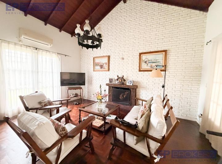 Casa · 147m² · 3 Ambientes · 2 Cocheras