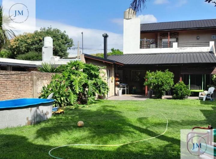Casa · 210m² · 4 Ambientes · 1 Cochera
