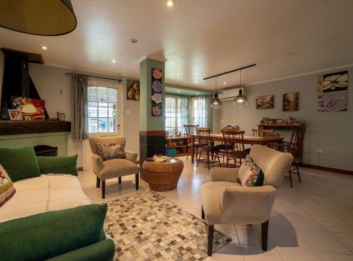 Casa · 198m² · 4 Ambientes · 1 Cochera