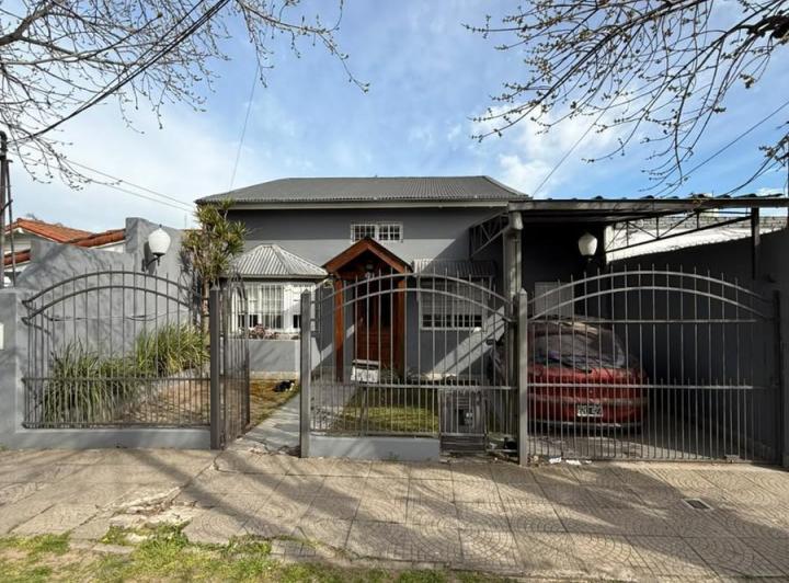 Casa · 358m² · 4 Ambientes · 1 Cochera