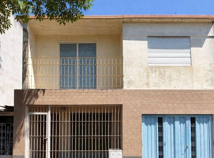 Casa · 121m² · 4 Ambientes · 5 Cocheras