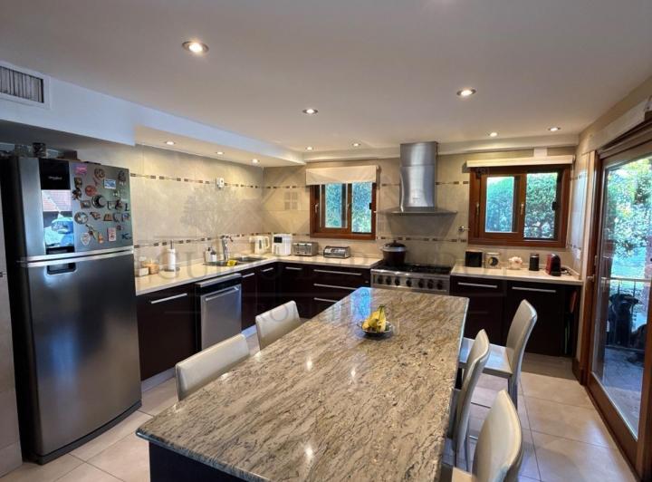 Casa · 197m² · 8 Ambientes